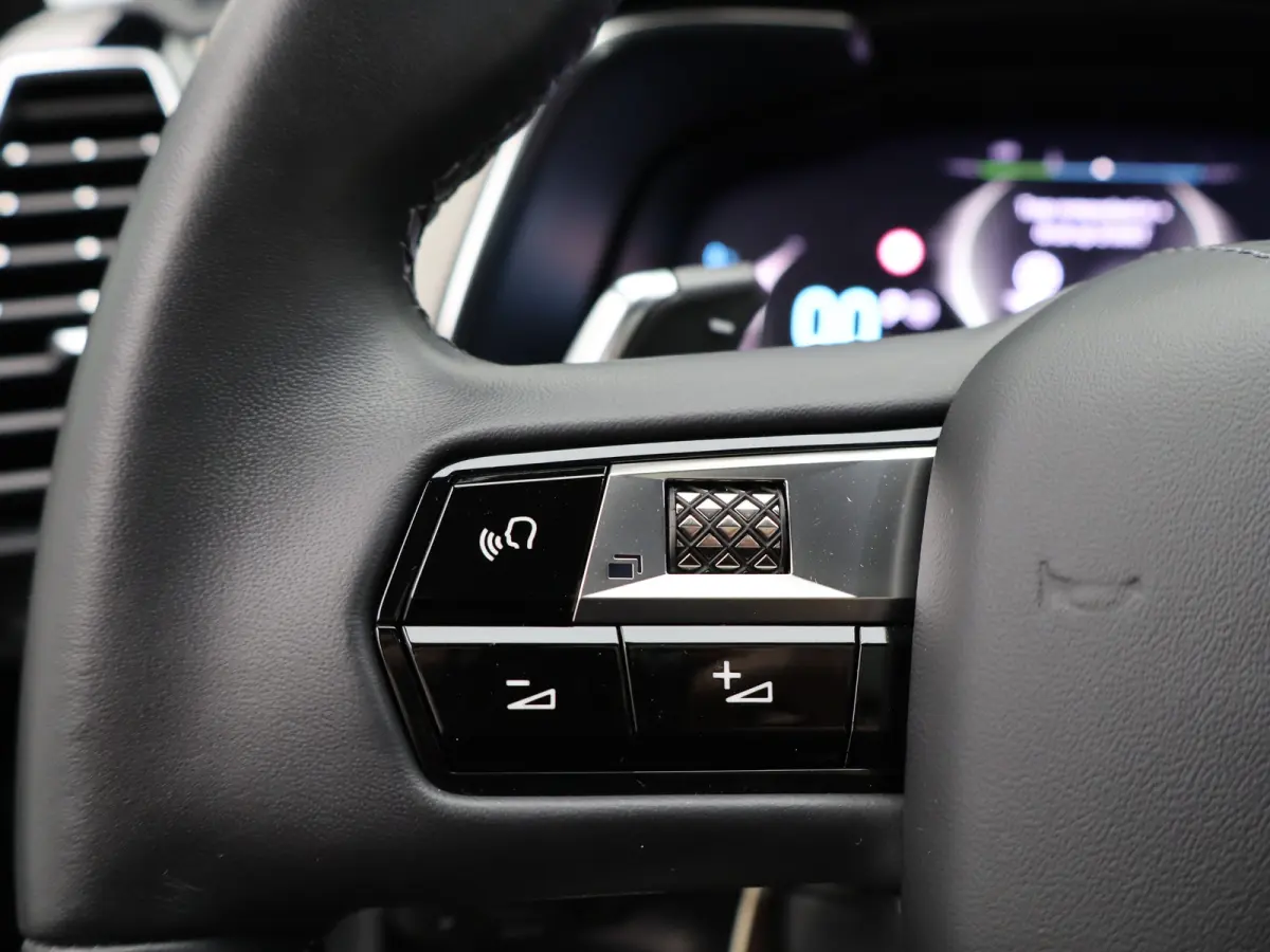 E-Tense Hybrid 225-PK Étoile | Automaat | Carplay | Panorama dak | Leder | Elek. stoelen | Stoelgeheugen | Stoelverwarming + ventilatie | Focal audio | 360* camera | Dodehoekbewaking |