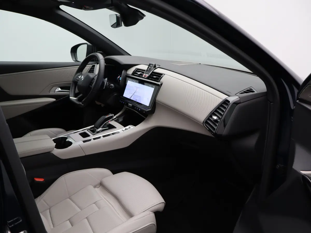 E-Tense Hybrid 225-PK Étoile | Automaat | Carplay | Panorama dak | Leder | Elek. stoelen | Stoelgeheugen | Stoelverwarming + ventilatie | Focal audio | 360* camera | Dodehoekbewaking |