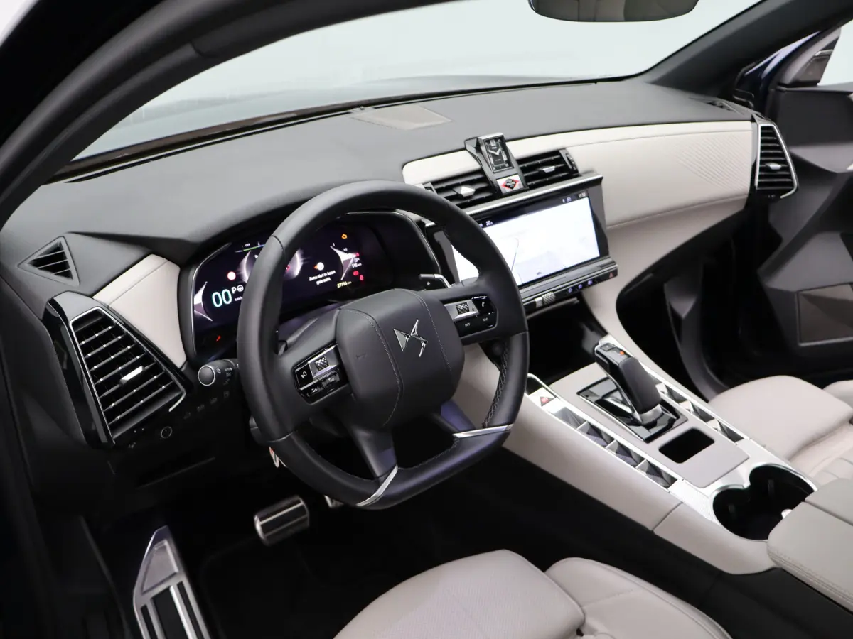 E-Tense Hybrid 225-PK Étoile | Automaat | Carplay | Panorama dak | Leder | Elek. stoelen | Stoelgeheugen | Stoelverwarming + ventilatie | Focal audio | 360* camera | Dodehoekbewaking |