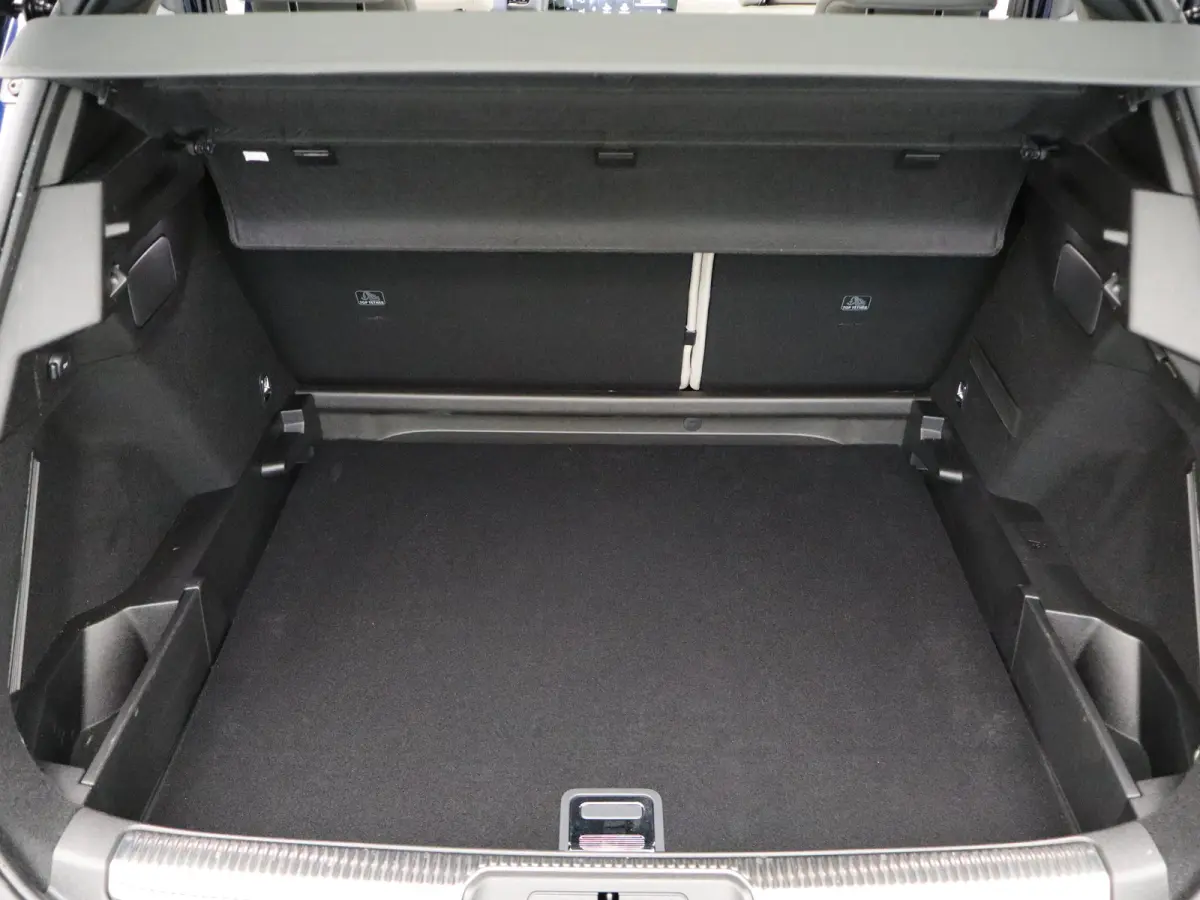 E-Tense Hybrid 225-PK Étoile | Automaat | Carplay | Panorama dak | Leder | Elek. stoelen | Stoelgeheugen | Stoelverwarming + ventilatie | Focal audio | 360* camera | Dodehoekbewaking |