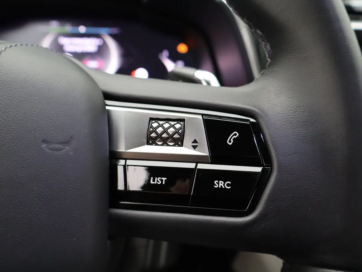 E-Tense Hybrid 225-PK Étoile | Automaat | Carplay | Panorama dak | Leder | Elek. stoelen | Stoelgeheugen | Stoelverwarming + ventilatie | Focal audio | 360* camera | Dodehoekbewaking |