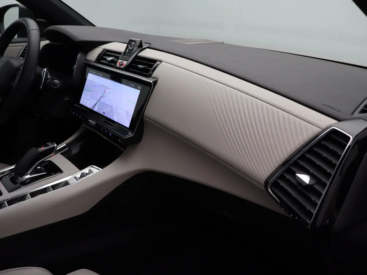 E-Tense Hybrid 225-PK Étoile | Automaat | Carplay | Panorama dak | Leder | Elek. stoelen | Stoelgeheugen | Stoelverwarming + ventilatie | Focal audio | 360* camera | Dodehoekbewaking |
