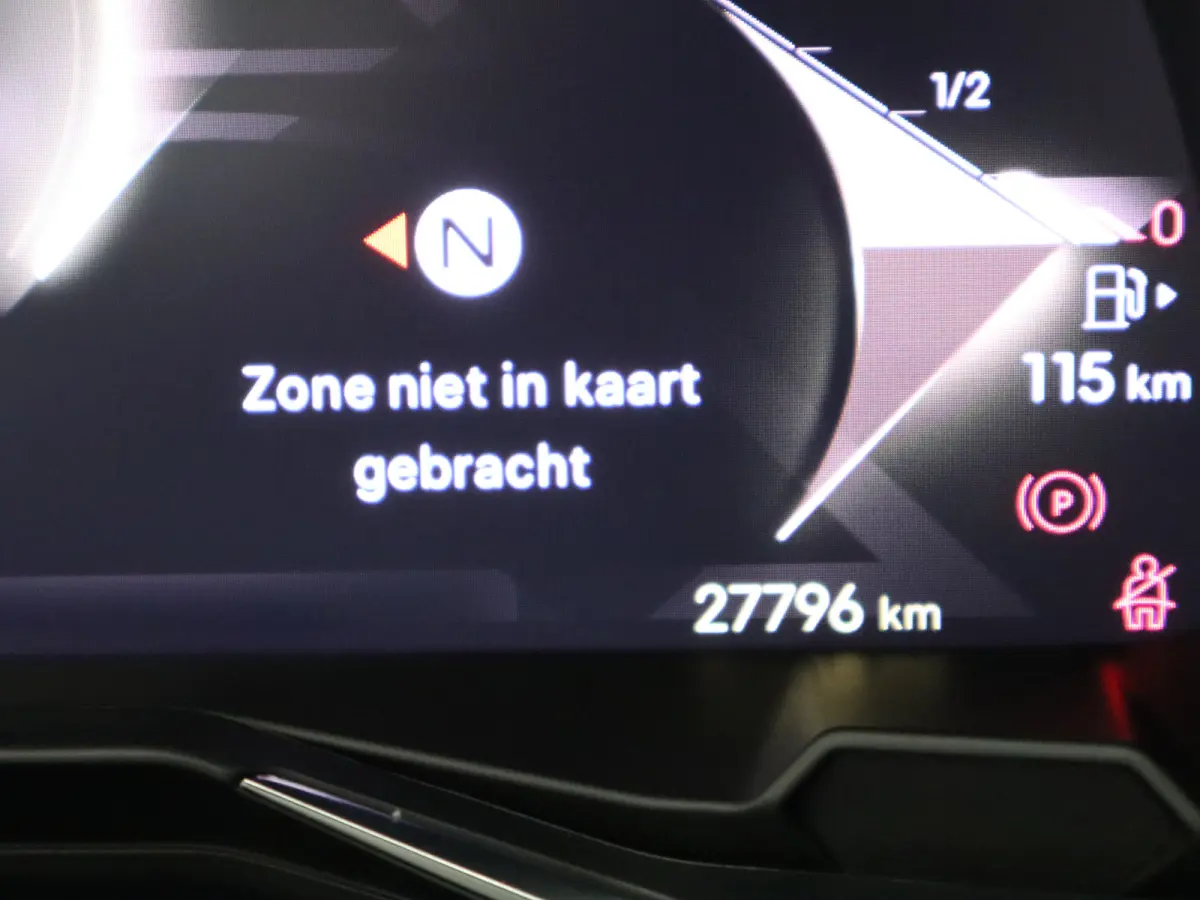 E-Tense Hybrid 225-PK Étoile | Automaat | Carplay | Panorama dak | Leder | Elek. stoelen | Stoelgeheugen | Stoelverwarming + ventilatie | Focal audio | 360* camera | Dodehoekbewaking |
