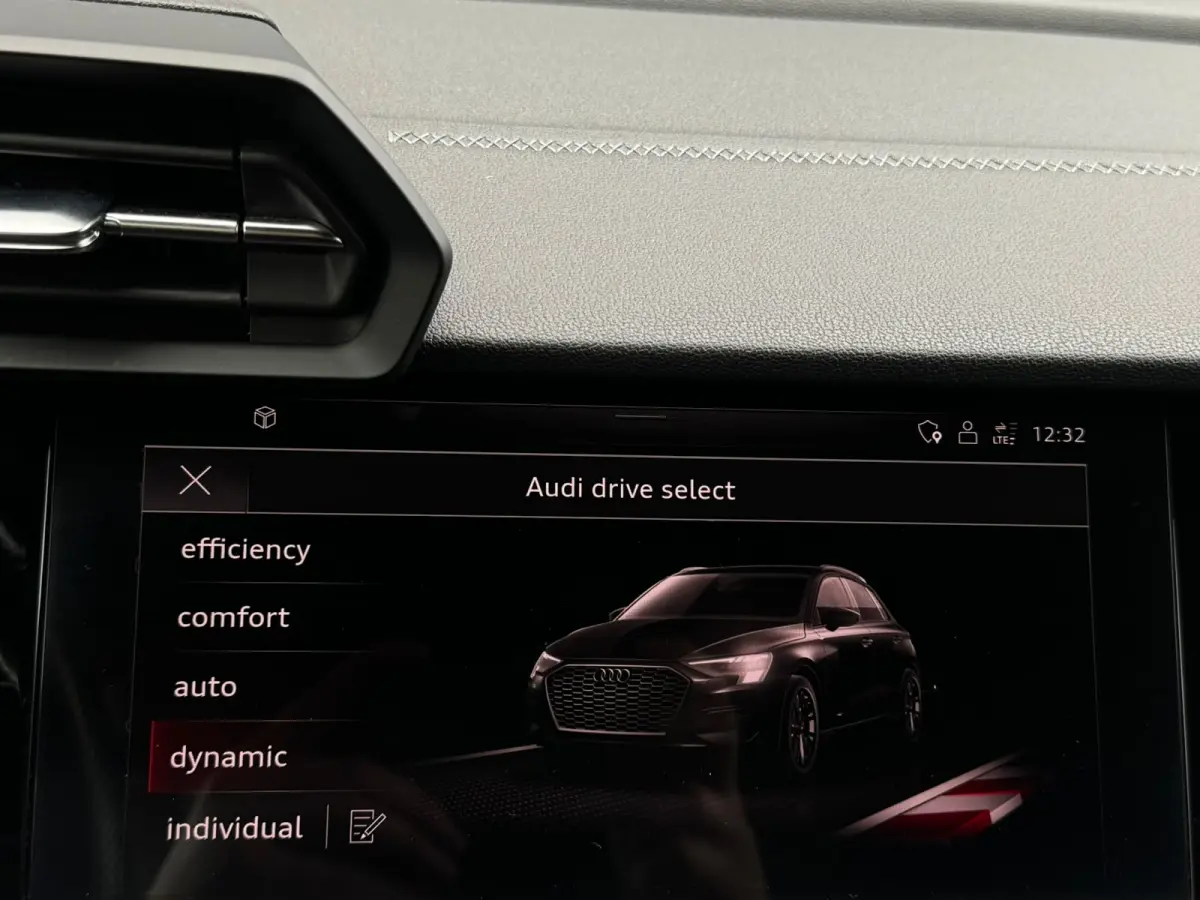 40 TFSI e 204PK 2X S-Line Keyless Black Edition