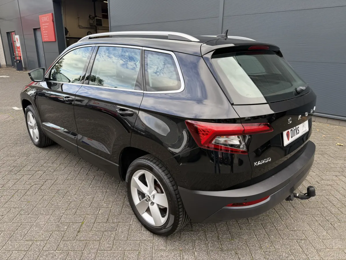150pk Business Edition (Trekhaak - LED - Camera - Keyless start - Navigatie - Automatische Airco - Apple Carplay - Parkeersensoren V+A)