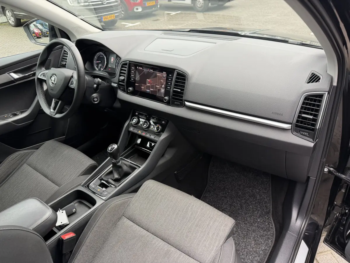 150pk Business Edition (Trekhaak - LED - Camera - Keyless start - Navigatie - Automatische Airco - Apple Carplay - Parkeersensoren V+A)