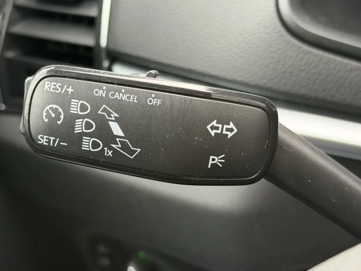 150pk Business Edition (Trekhaak - LED - Camera - Keyless start - Navigatie - Automatische Airco - Apple Carplay - Parkeersensoren V+A)
