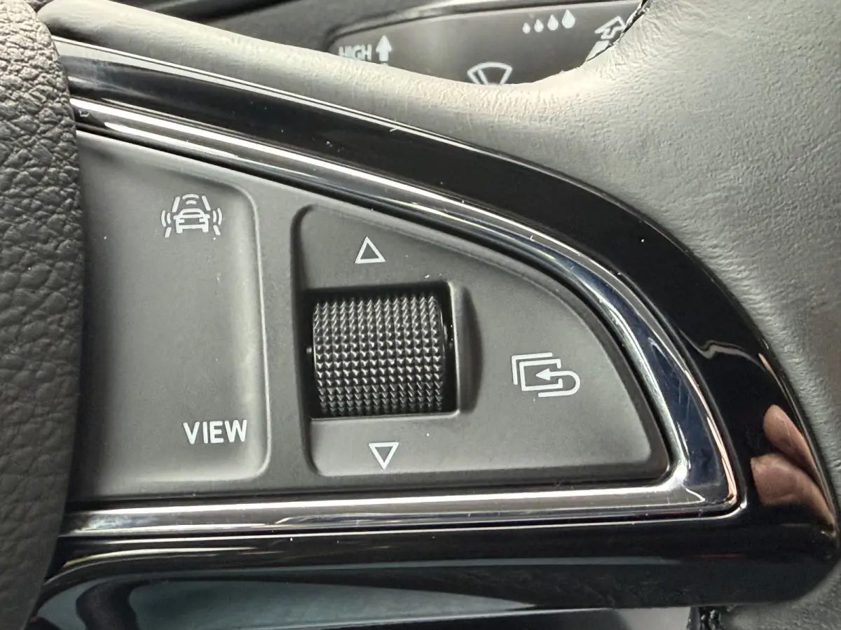 150pk Business Edition (Trekhaak - LED - Camera - Keyless start - Navigatie - Automatische Airco - Apple Carplay - Parkeersensoren V+A)