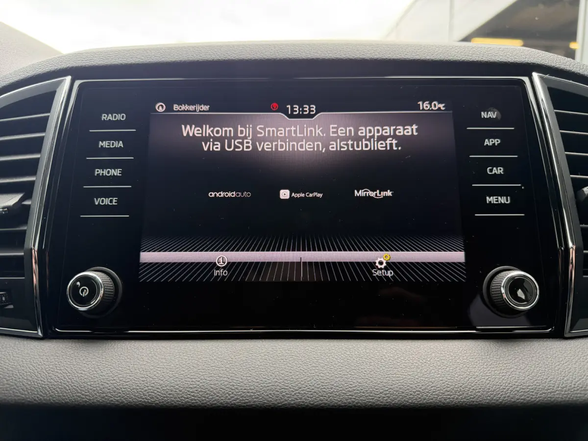 150pk Business Edition (Trekhaak - LED - Camera - Keyless start - Navigatie - Automatische Airco - Apple Carplay - Parkeersensoren V+A)