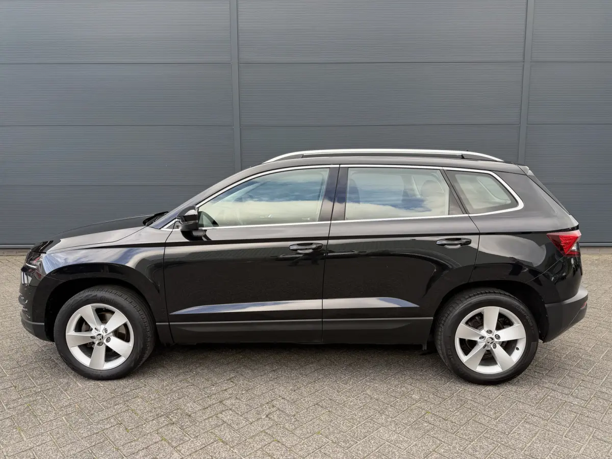 150pk Business Edition (Trekhaak - LED - Camera - Keyless start - Navigatie - Automatische Airco - Apple Carplay - Parkeersensoren V+A)