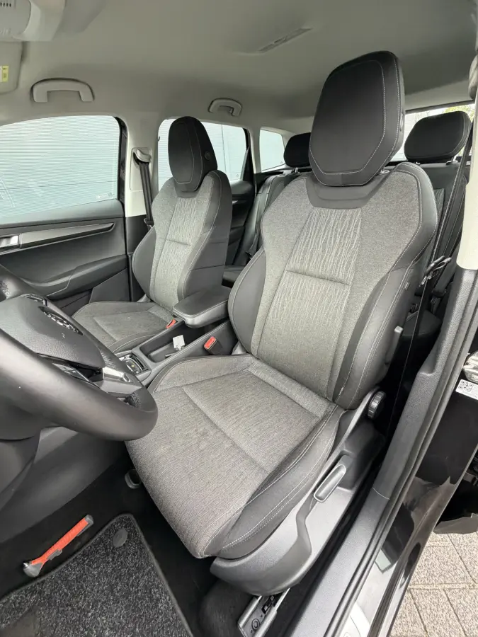 150pk Business Edition (Trekhaak - LED - Camera - Keyless start - Navigatie - Automatische Airco - Apple Carplay - Parkeersensoren V+A)