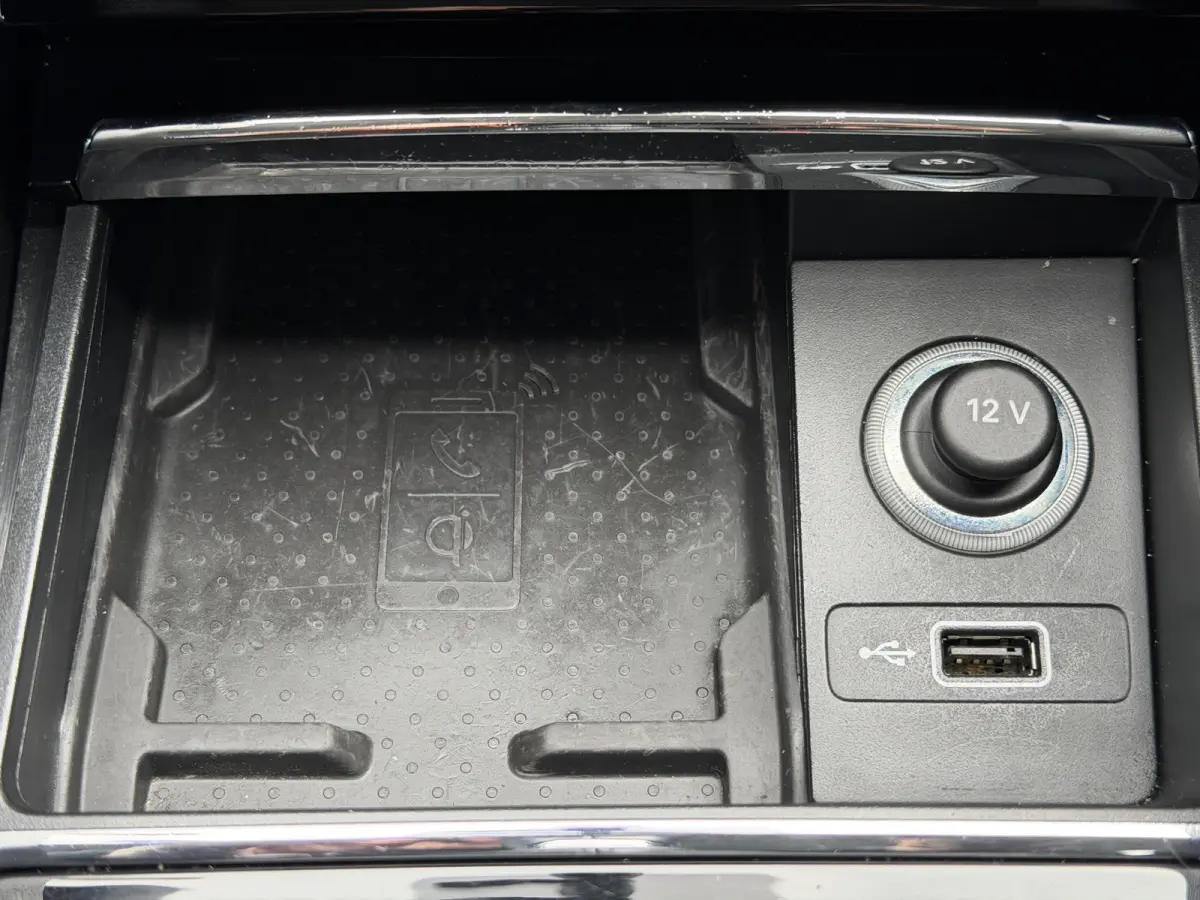 150pk Business Edition (Trekhaak - LED - Camera - Keyless start - Navigatie - Automatische Airco - Apple Carplay - Parkeersensoren V+A)