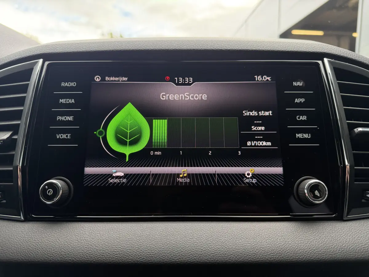150pk Business Edition (Trekhaak - LED - Camera - Keyless start - Navigatie - Automatische Airco - Apple Carplay - Parkeersensoren V+A)
