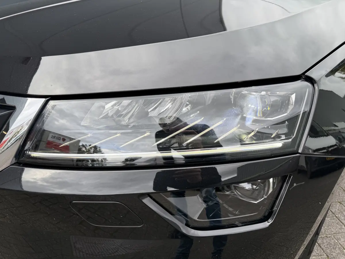 150pk Business Edition (Trekhaak - LED - Camera - Keyless start - Navigatie - Automatische Airco - Apple Carplay - Parkeersensoren V+A)
