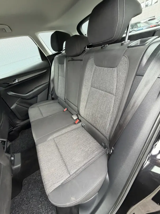 150pk Business Edition (Trekhaak - LED - Camera - Keyless start - Navigatie - Automatische Airco - Apple Carplay - Parkeersensoren V+A)