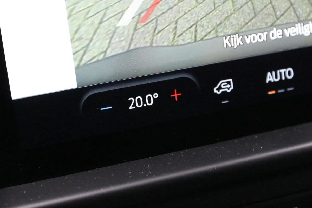 320 65kWh | 326KM WLTP | KAR-edition | Camera | Cruise | Clima..
