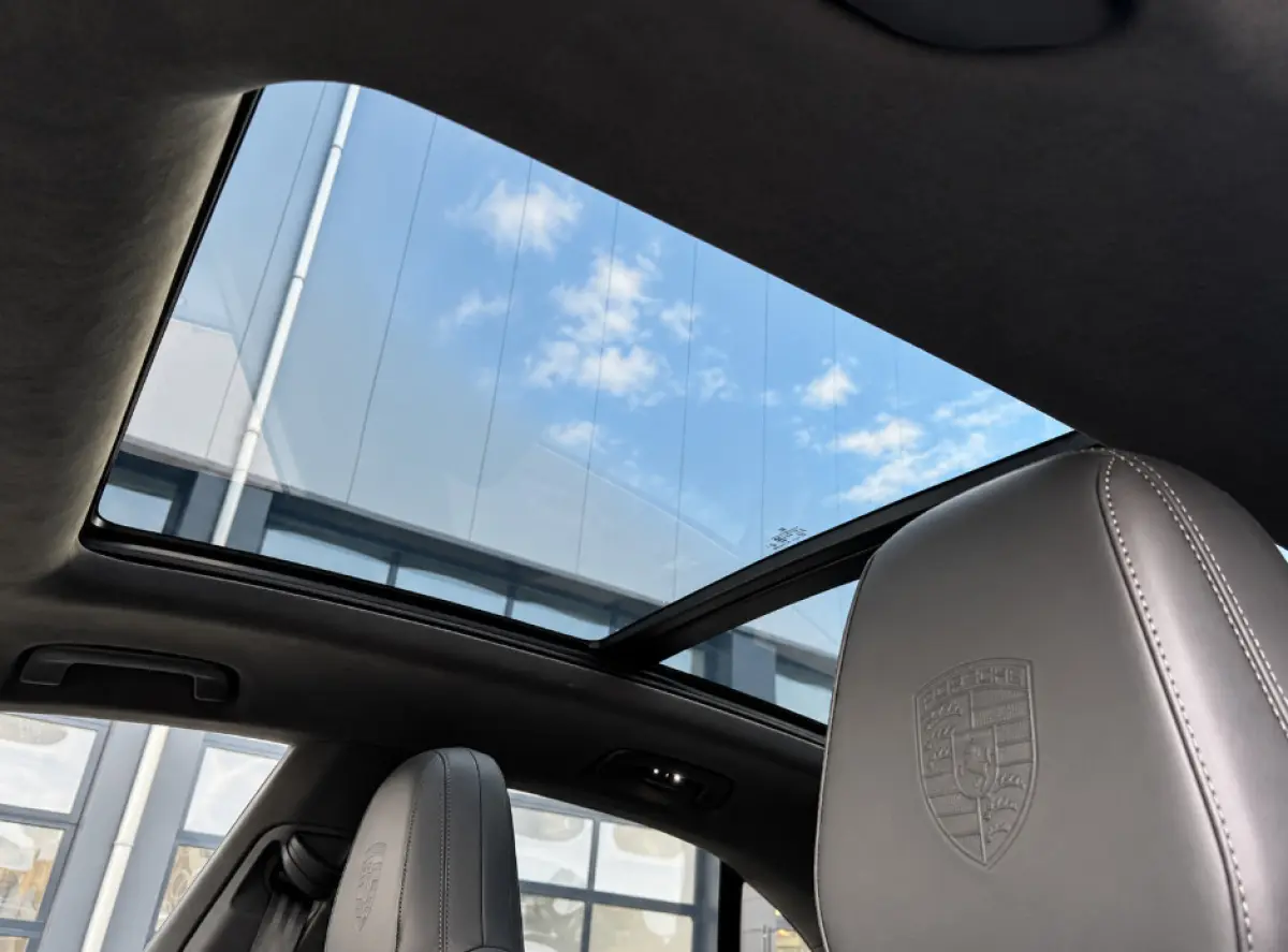 Turbo 100 kWh 639PS SOH 97% | BTW | Meest complete uitvoering | 22-inch RS Spyder Design | Panorama | Adaptieve Sportstoelen incl. Stoelverstelling 18-wegs en Memory-pakket | Luchtvering | I
