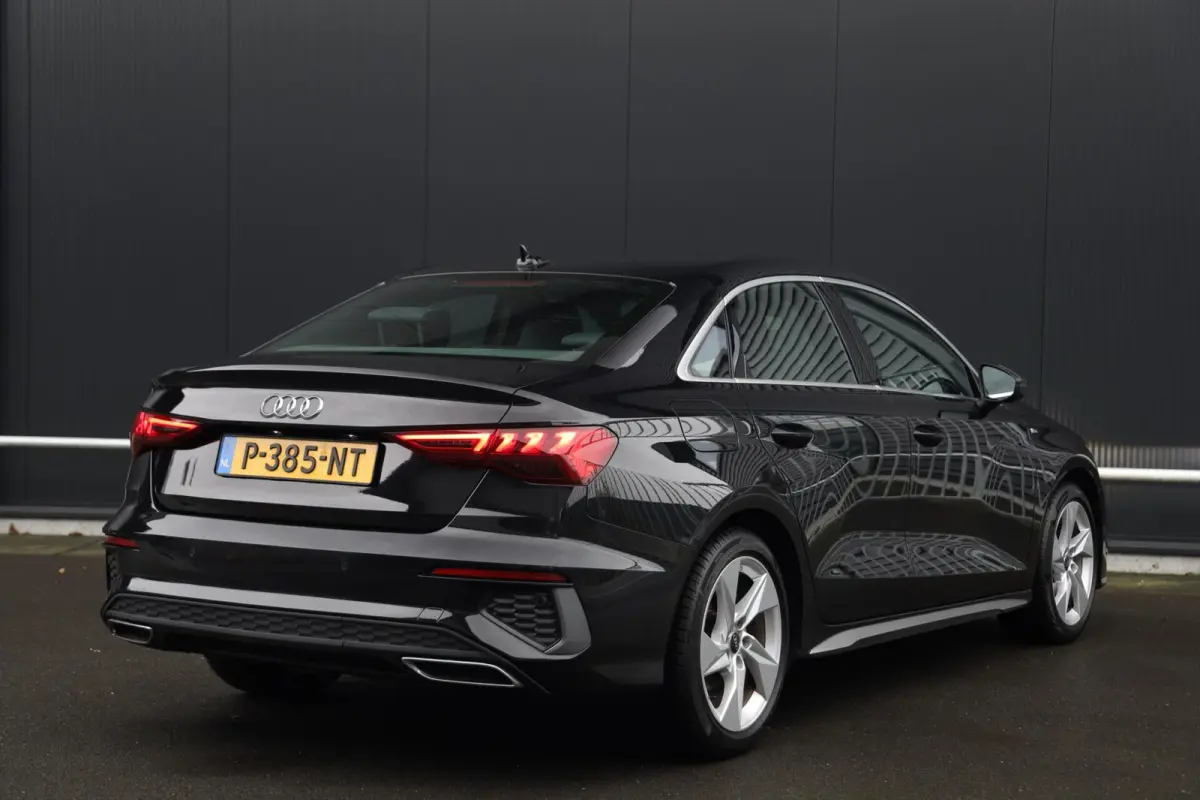 30 TFSI 110pk S-Edition Leer Stoelverwarming Sfeerverlichting Sportstoelen LED CarPlay ACC S-Line
