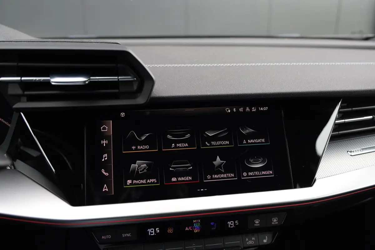 30 TFSI 110pk S-Edition Leer Stoelverwarming Sfeerverlichting Sportstoelen LED CarPlay ACC S-Line