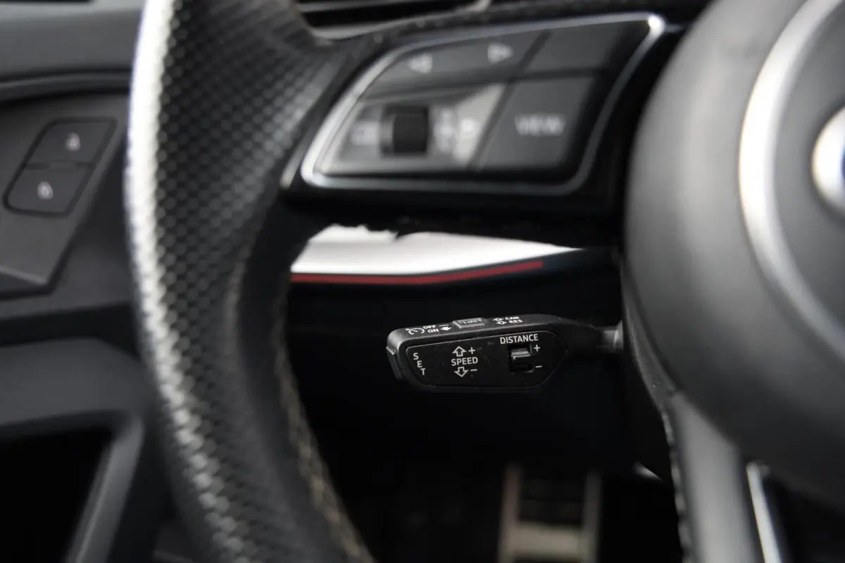 30 TFSI 110pk S-Edition Leer Stoelverwarming Sfeerverlichting Sportstoelen LED CarPlay ACC S-Line