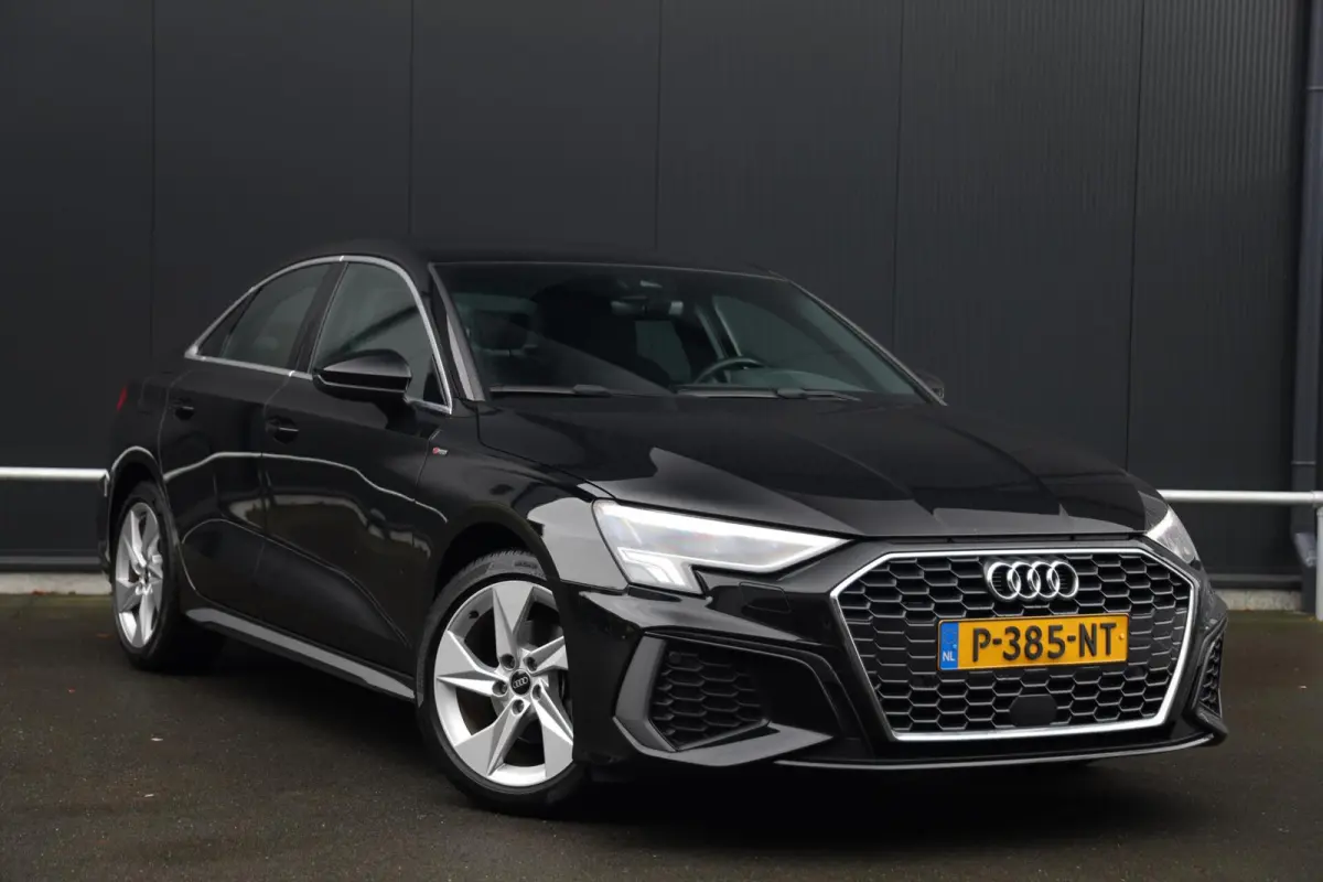 30 TFSI 110pk S-Edition Leer Stoelverwarming Sfeerverlichting Sportstoelen LED CarPlay ACC S-Line