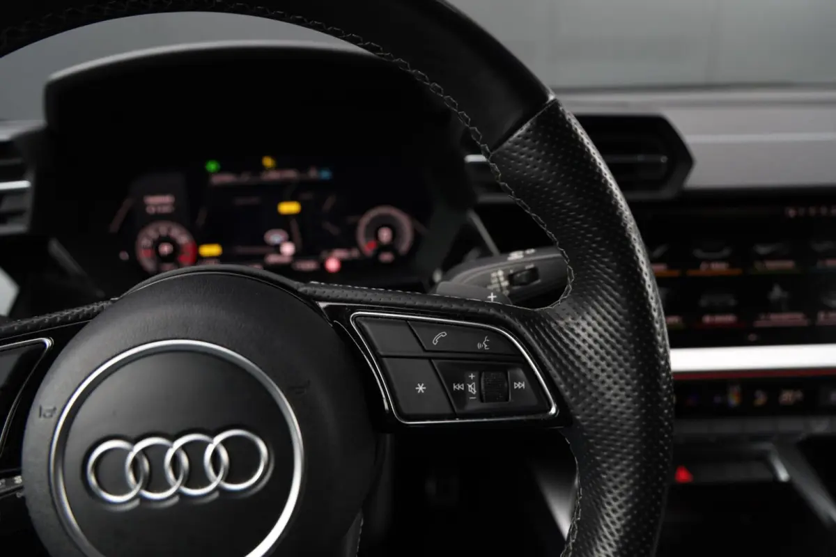 30 TFSI 110pk S-Edition Leer Stoelverwarming Sfeerverlichting Sportstoelen LED CarPlay ACC S-Line