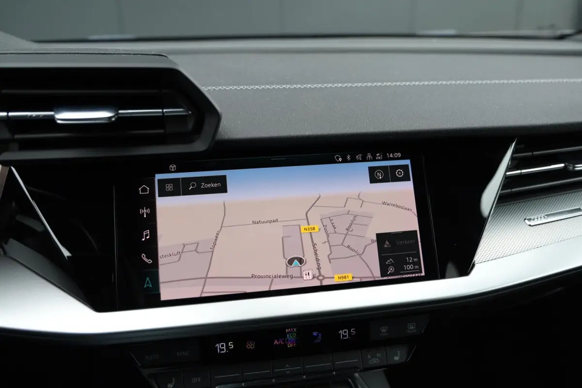 30 TFSI 110pk S-Edition Leer Stoelverwarming Sfeerverlichting Sportstoelen LED CarPlay ACC S-Line