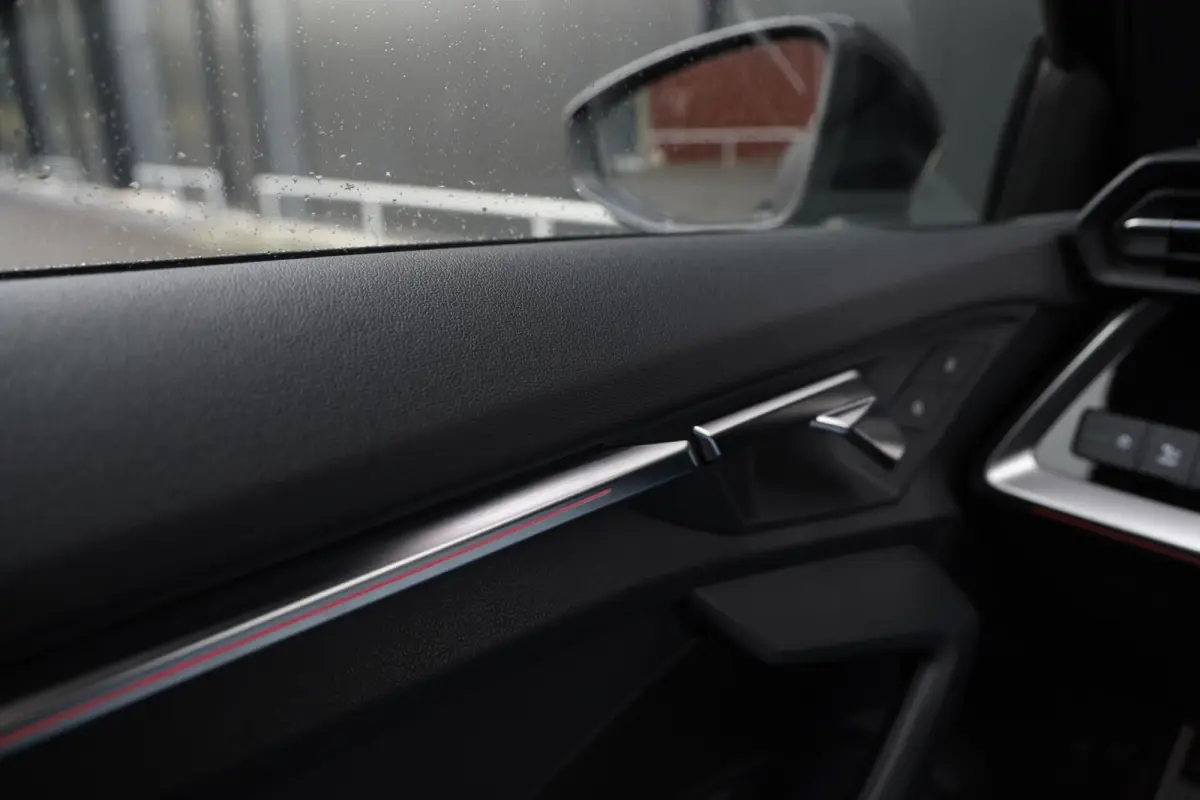 30 TFSI 110pk S-Edition Leer Stoelverwarming Sfeerverlichting Sportstoelen LED CarPlay ACC S-Line
