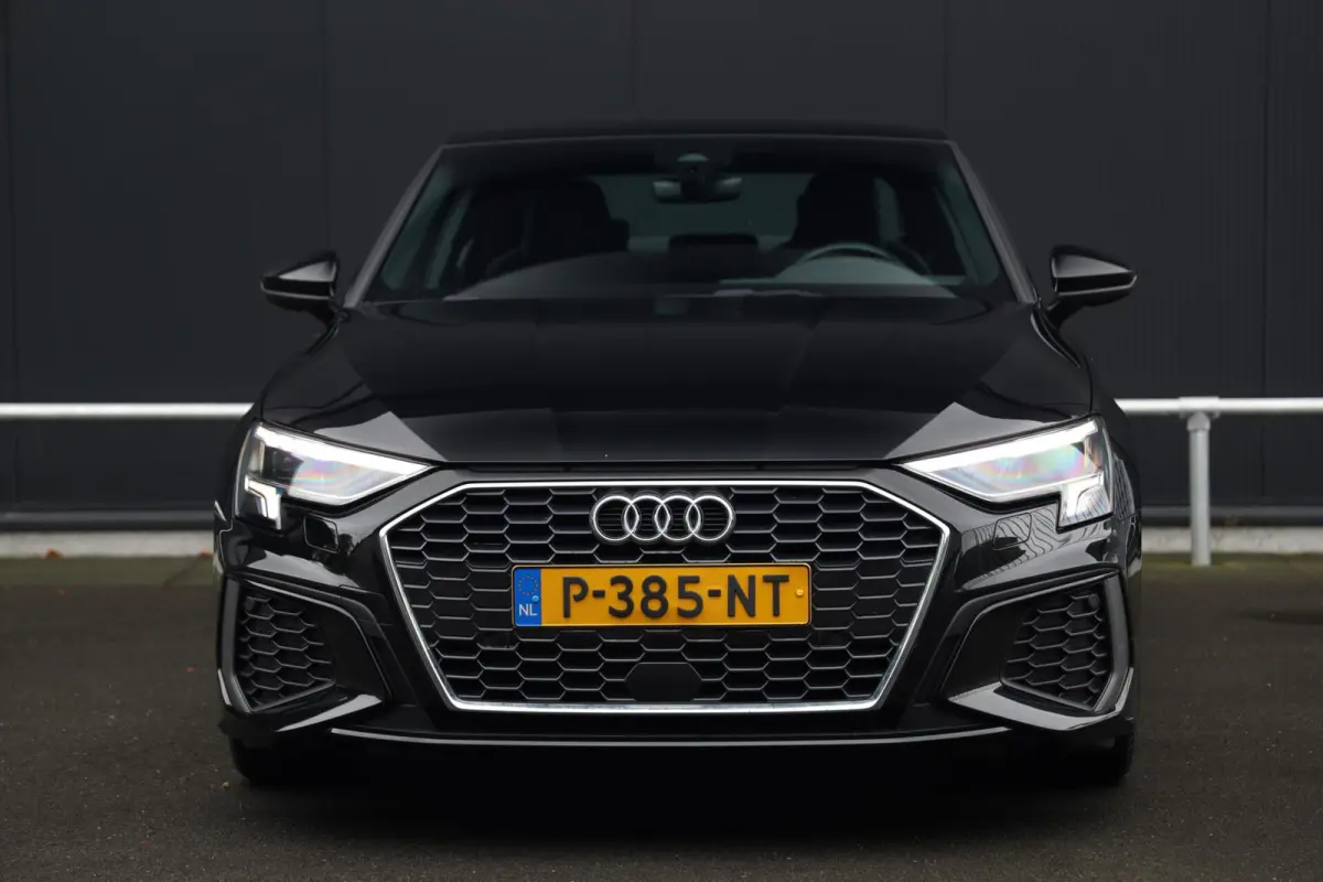 30 TFSI 110pk S-Edition Leer Stoelverwarming Sfeerverlichting Sportstoelen LED CarPlay ACC S-Line