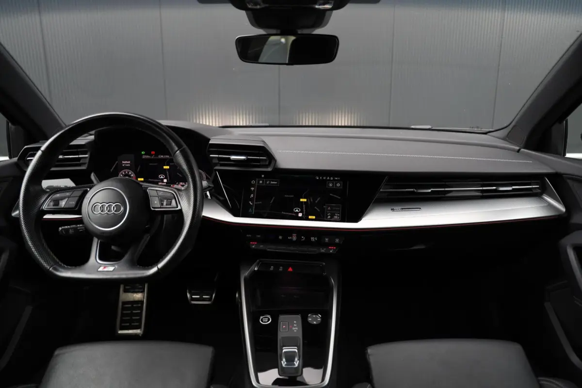 30 TFSI 110pk S-Edition Leer Stoelverwarming Sfeerverlichting Sportstoelen LED CarPlay ACC S-Line