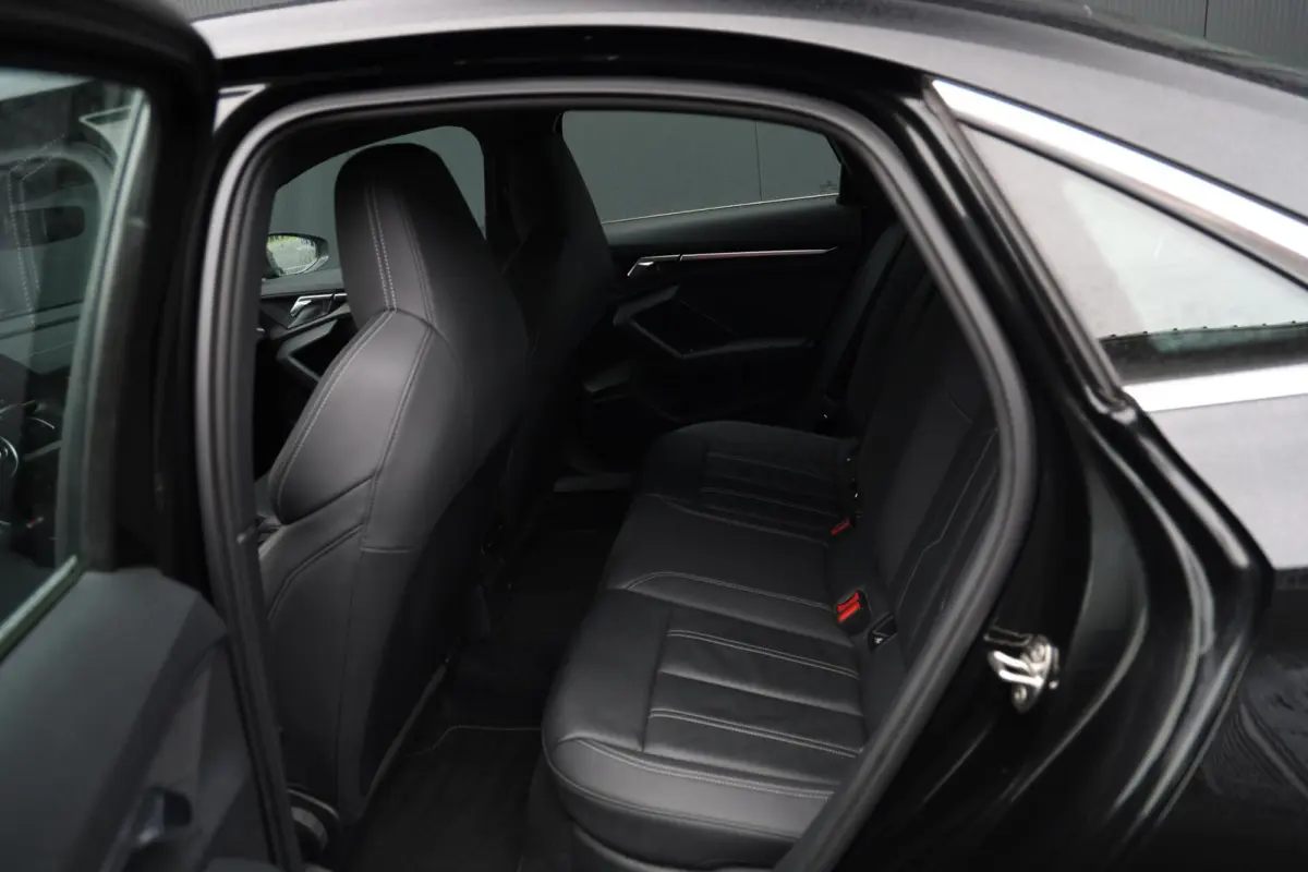 30 TFSI 110pk S-Edition Leer Stoelverwarming Sfeerverlichting Sportstoelen LED CarPlay ACC S-Line