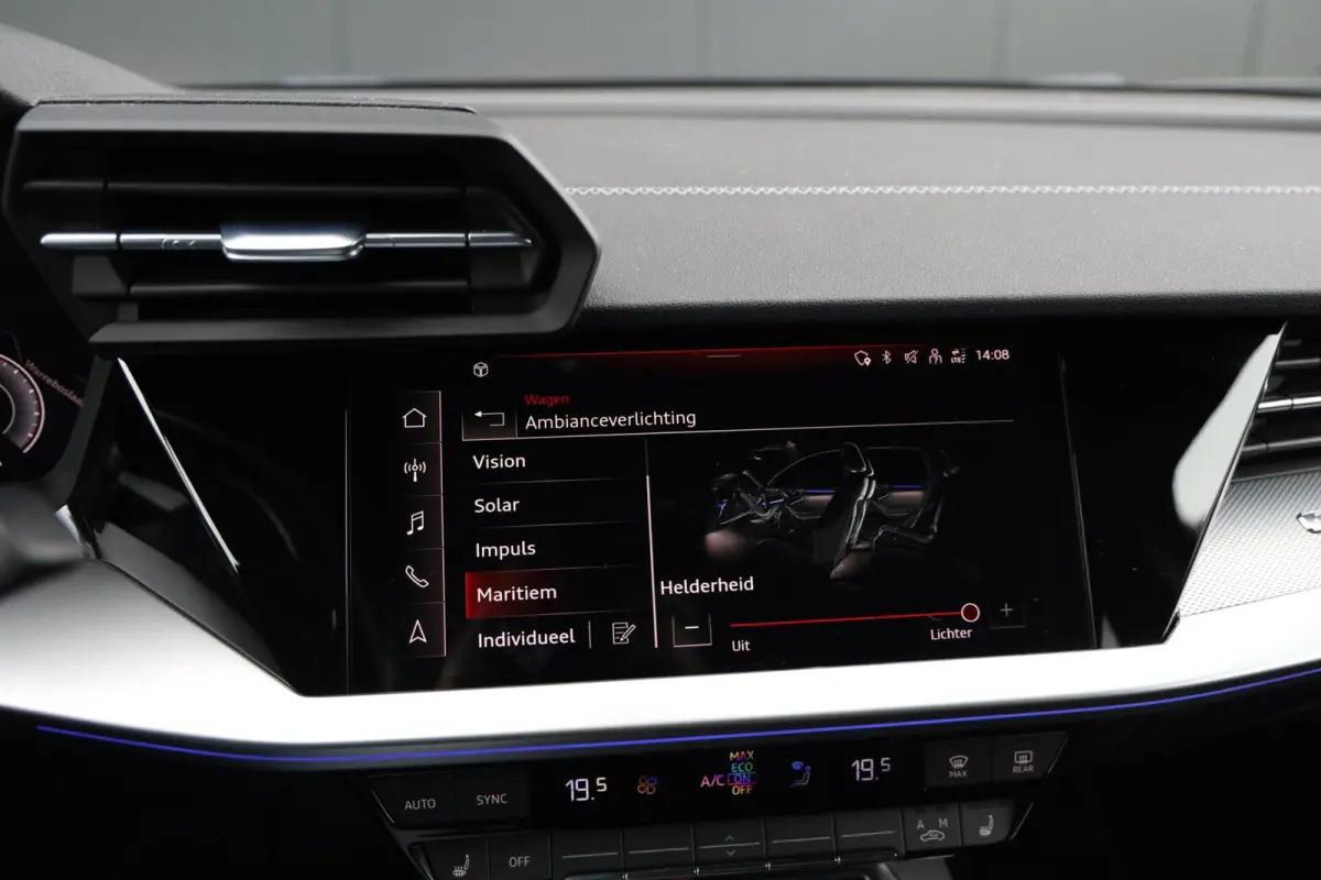 30 TFSI 110pk S-Edition Leer Stoelverwarming Sfeerverlichting Sportstoelen LED CarPlay ACC S-Line