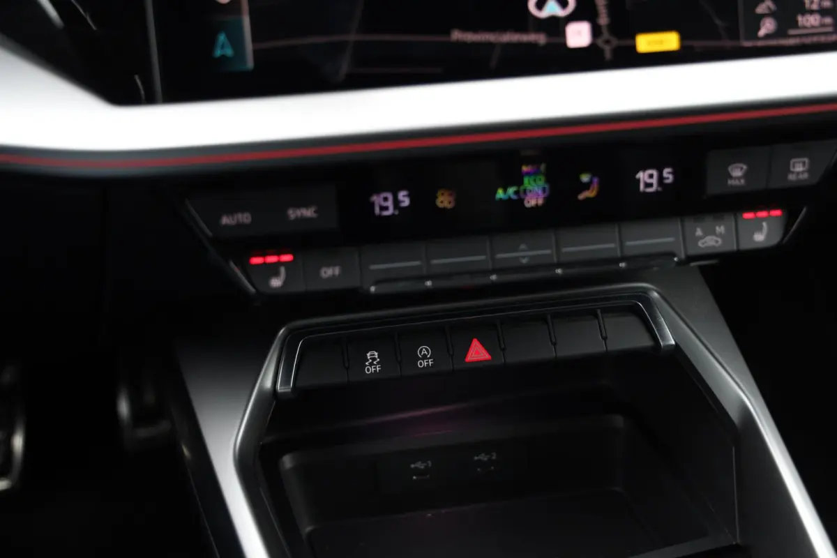 30 TFSI 110pk S-Edition Leer Stoelverwarming Sfeerverlichting Sportstoelen LED CarPlay ACC S-Line
