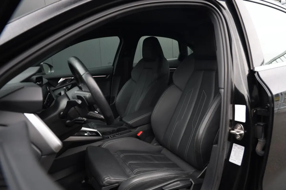 30 TFSI 110pk S-Edition Leer Stoelverwarming Sfeerverlichting Sportstoelen LED CarPlay ACC S-Line