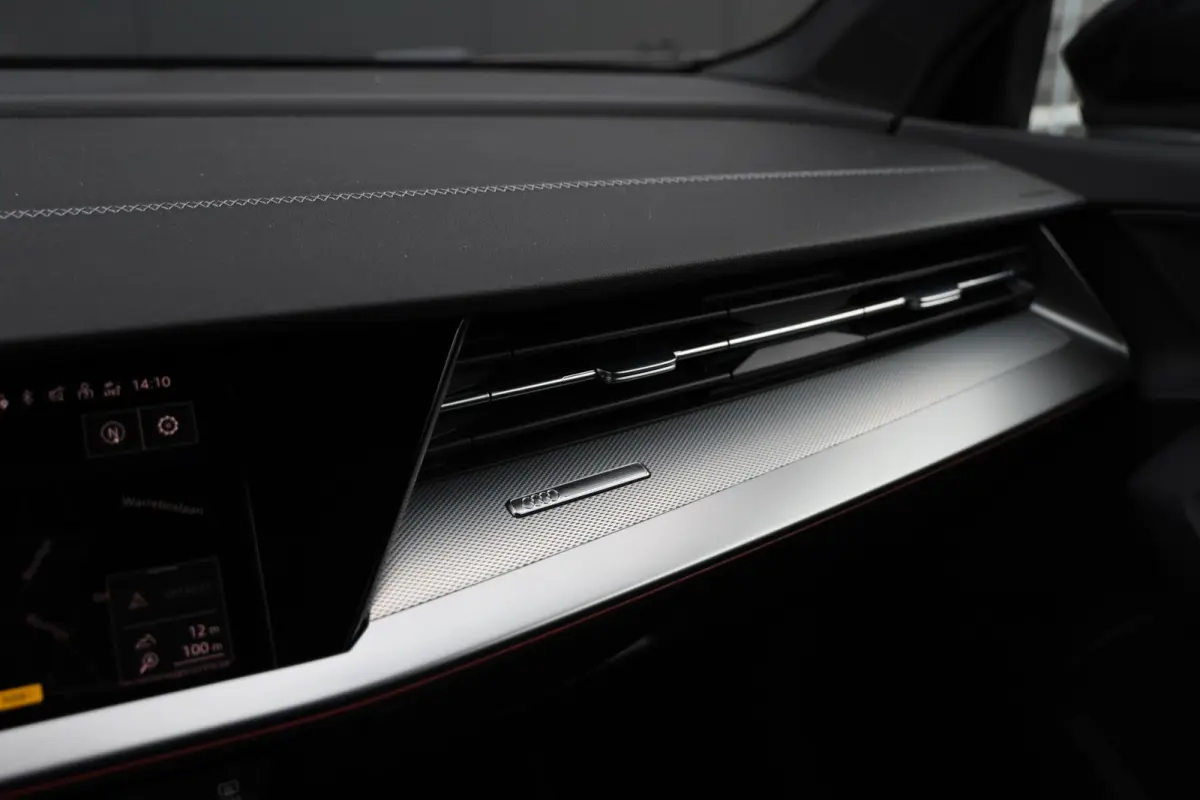 30 TFSI 110pk S-Edition Leer Stoelverwarming Sfeerverlichting Sportstoelen LED CarPlay ACC S-Line