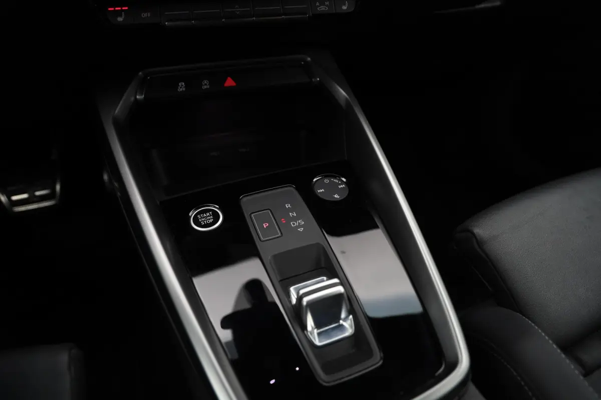 30 TFSI 110pk S-Edition Leer Stoelverwarming Sfeerverlichting Sportstoelen LED CarPlay ACC S-Line