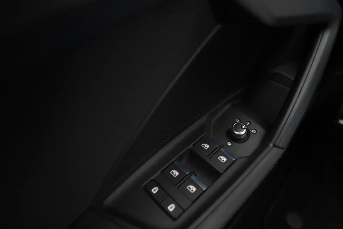 30 TFSI 110pk S-Edition Leer Stoelverwarming Sfeerverlichting Sportstoelen LED CarPlay ACC S-Line