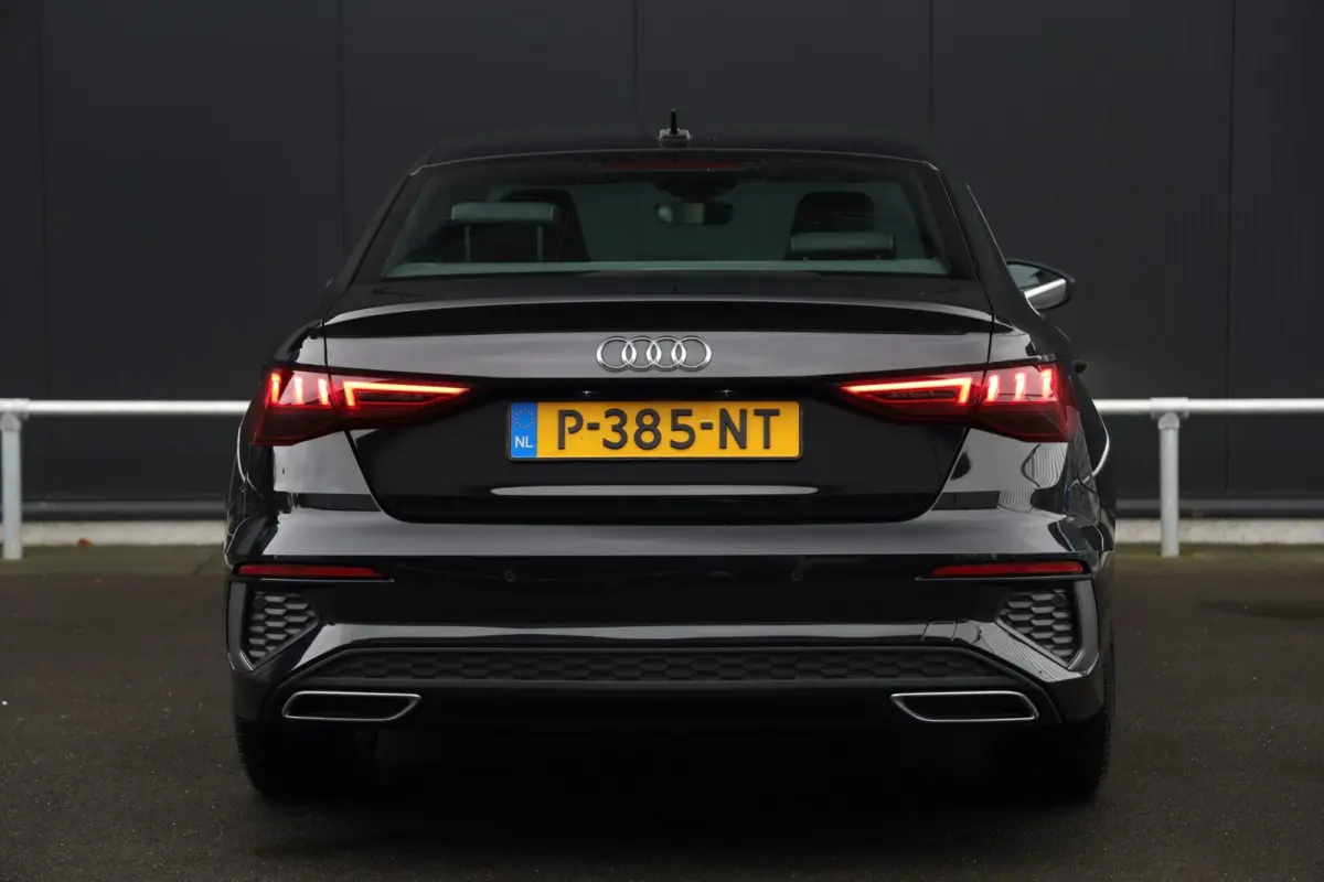 30 TFSI 110pk S-Edition Leer Stoelverwarming Sfeerverlichting Sportstoelen LED CarPlay ACC S-Line