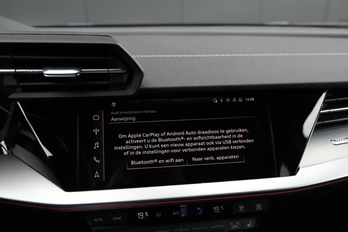 30 TFSI 110pk S-Edition Leer Stoelverwarming Sfeerverlichting Sportstoelen LED CarPlay ACC S-Line