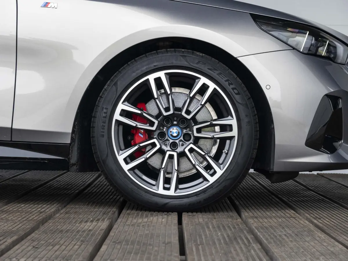 530e | M Sportpakket Pro | 19 inch | Driving Assistant Plus | Harman Kardon | Achteruitrijcamera | Trekhaak