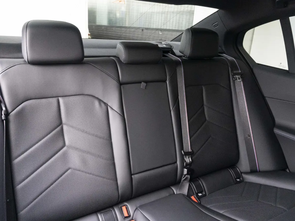 530e | M Sportpakket Pro | 19 inch | Driving Assistant Plus | Harman Kardon | Achteruitrijcamera | Trekhaak