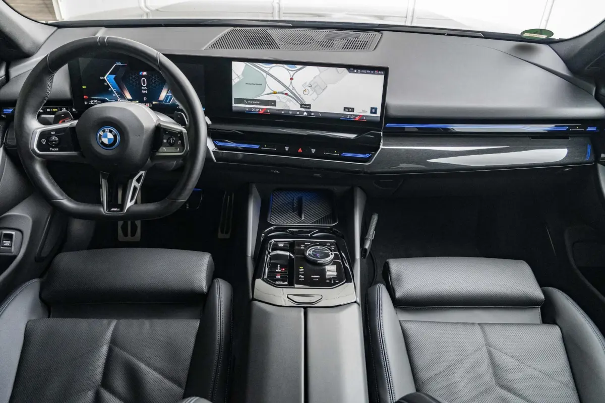 530e | M Sportpakket Pro | 19 inch | Driving Assistant Plus | Harman Kardon | Achteruitrijcamera | Trekhaak