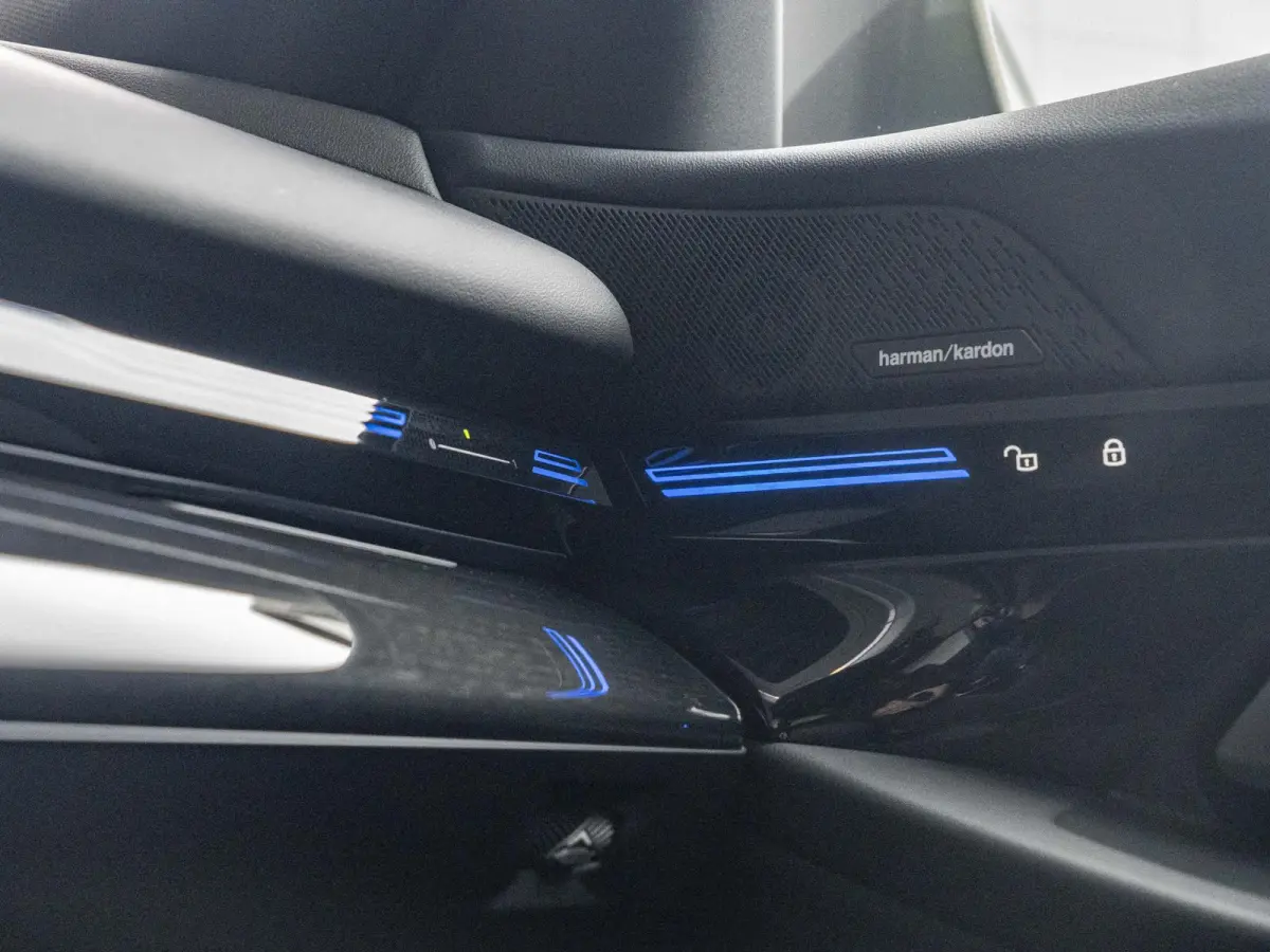 530e | M Sportpakket Pro | 19 inch | Driving Assistant Plus | Harman Kardon | Achteruitrijcamera | Trekhaak