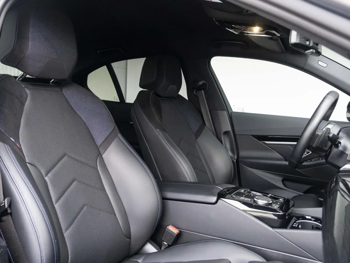 530e | M Sportpakket Pro | 19 inch | Driving Assistant Plus | Harman Kardon | Achteruitrijcamera | Trekhaak