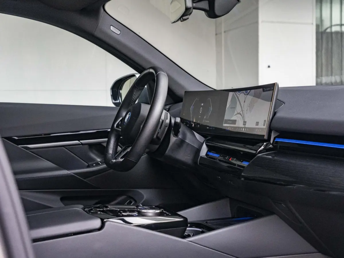 530e | M Sportpakket Pro | 19 inch | Driving Assistant Plus | Harman Kardon | Achteruitrijcamera | Trekhaak