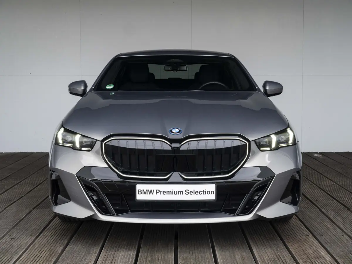 530e | M Sportpakket Pro | 19 inch | Driving Assistant Plus | Harman Kardon | Achteruitrijcamera | Trekhaak
