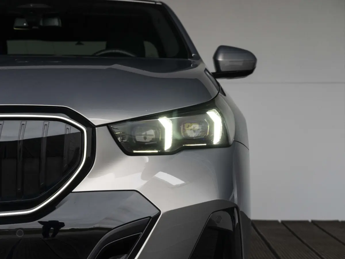 530e | M Sportpakket Pro | 19 inch | Driving Assistant Plus | Harman Kardon | Achteruitrijcamera | Trekhaak