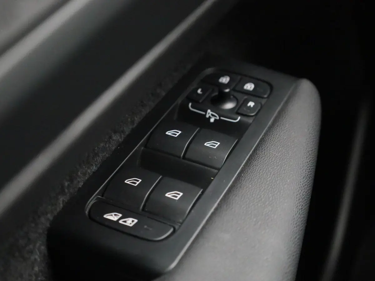 Core | Automaat | Apple Carplay / Android Auto | Virtual Cockpit | Achteruitrijcamera | Climate Control | Cruise Control | Bluetooth | Lichtmetalen Velgen |