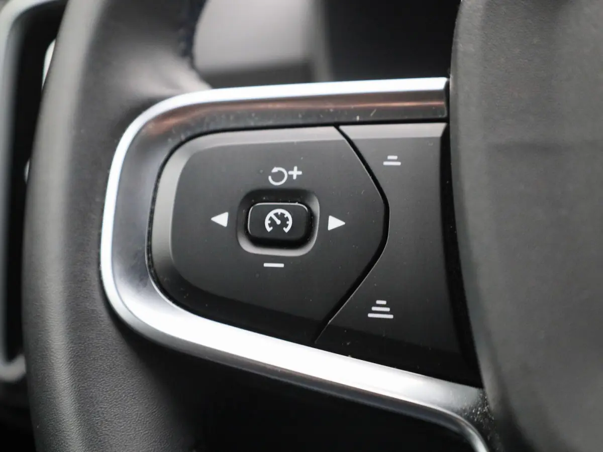Core | Automaat | Apple Carplay / Android Auto | Virtual Cockpit | Achteruitrijcamera | Climate Control | Cruise Control | Bluetooth | Lichtmetalen Velgen |