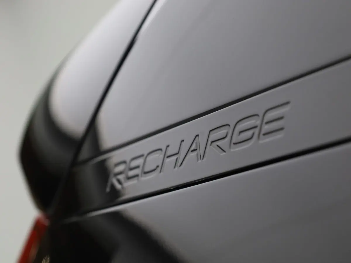 Core | Automaat | Apple Carplay / Android Auto | Virtual Cockpit | Achteruitrijcamera | Climate Control | Cruise Control | Bluetooth | Lichtmetalen Velgen |